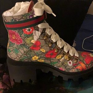 boots gucci flora